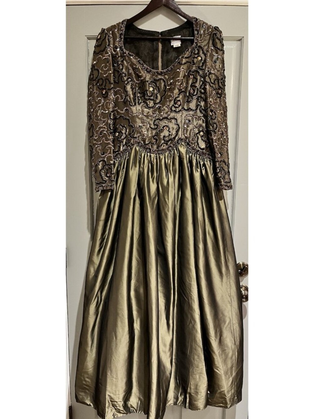 VTG Victoria Royal Ltd Evening Gown Sz 10 Beaded Long Sleeve Lined Formal Ball